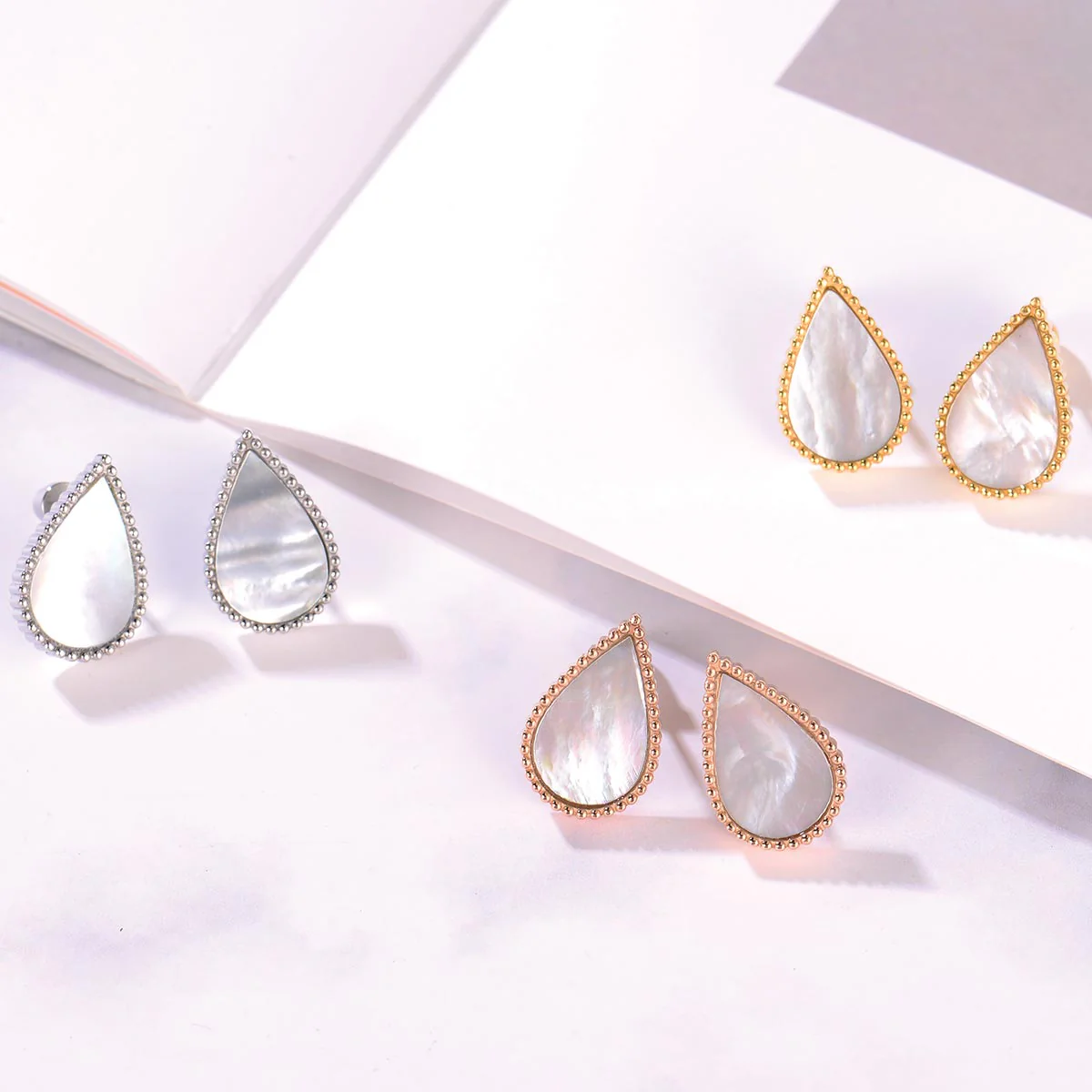 Drop / Earrings Pearl Rose Gold - Image 3