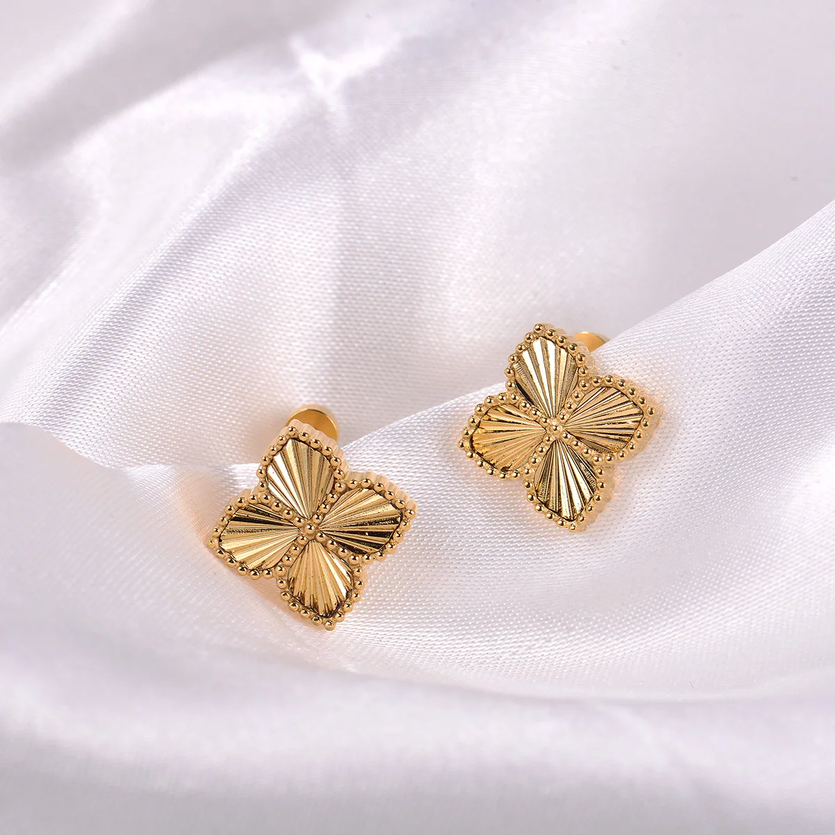 Joory / Sunglow Earrings Gold - Image 3